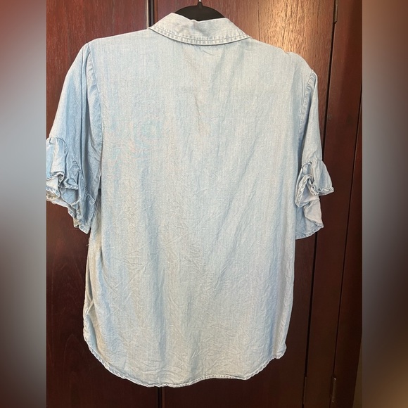 beachlunchlounge Womens Collared Ruffle Trim Button Up Denim Shirt Blue S/P - Picture 4 of 4